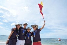 equipo de deportistas celebrando 