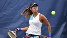 deportista jugando tenis