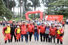 Muchas personas en el parque Bosque San Carlos en la inauguración del punto de Escuela de la Bici