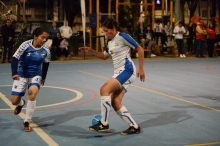 Mujeres jugando fútbol