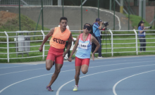 Ionis Salcedo y su guía Níver Rangel, en los 400 metros planos para ganar su segunda medalla de oro. Foto IDRD.