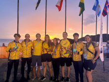 El Equipo Bogotá de Esquí, que fue el que más aportó medallas, junto al grupo metodológico del IDRD, celebrando la gran presentación en los Juegos. Foto IDRD.