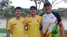 Martín Verswyvel (izq.), el oro Santiago Correa y representante de Santander, podio de de la prueba de slalom en Calima Darién.