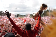 Bogotá celebró la décima estrella de Independiente Santa Fe en el parque Simón Bolívar