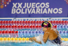 La nadadora Laura Sofía Melo fue la figura de la jornada inicial de medallas para el Equipo Bogotá y para Colombia, con dos preseas de oro -en 200 mts combinado y 50 mts espalda-. Foto cortesía Mindeporte.