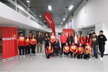 Varios deportistas estuvieron en la posesión de los miembros de la Comisión de Atletas del Equipo Bogotá, junto al director del IDRD Daniel García, y al subdirector de Deportes, Iván Morales. Foto IDRD.