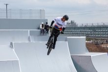 Luis Oswaldo Rincón sacó un repertorio sensacional en la final del ciclismo BMX Freestyle, y se colgó la medalla de oro en los XIII Juegos Suramericanos Santafé 2026, en Argentina. Foto cortesía COC.