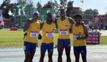 Equipo colombiano de 4x100 mts planos, medalla de oro. Ronal Longa (izq,) fue el rey de la velocidad con 3 oros. Después de él, en orden, John Paredes, el también bogotano Carlos Palacios y Carlos Flórez. Foto cortesía COC..