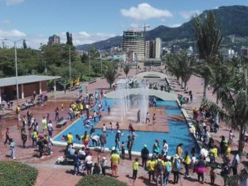 Personas en parque acuático