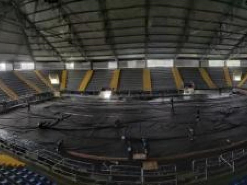 Cancha de tenis en preparación