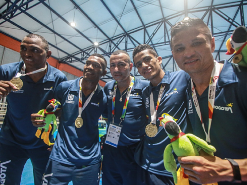 deportistas celebrando