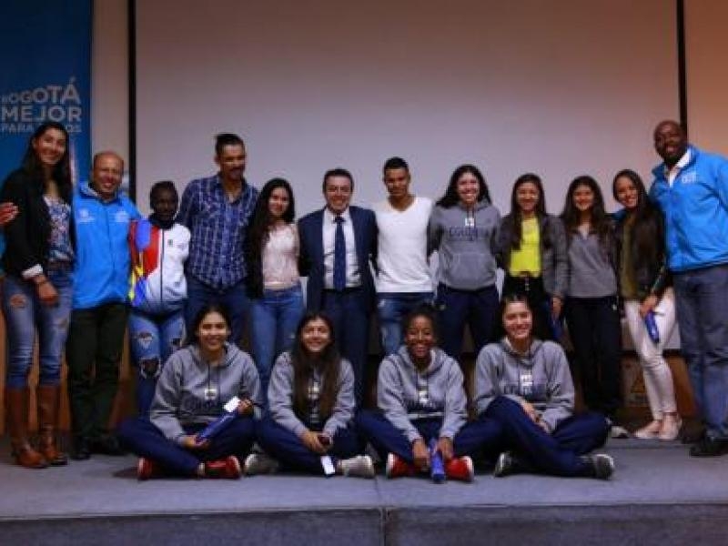 Medallistas, sub directores y el director del IDRD