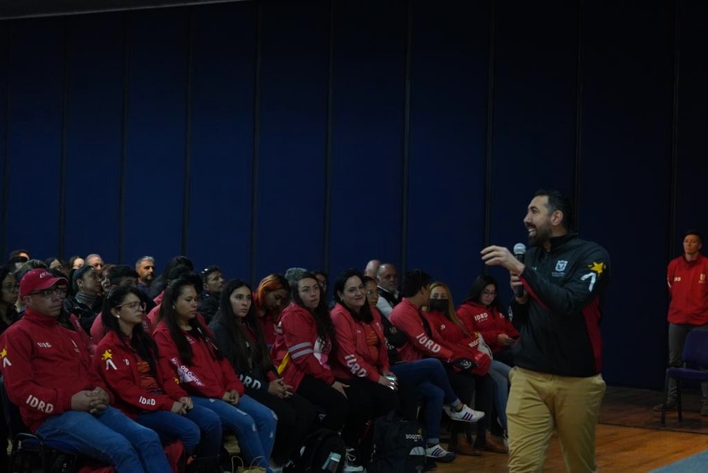 Luis Salcedo, subdirector de Recreación y Deporte, dirigiéndose a los asistentes. Foto IDRD.