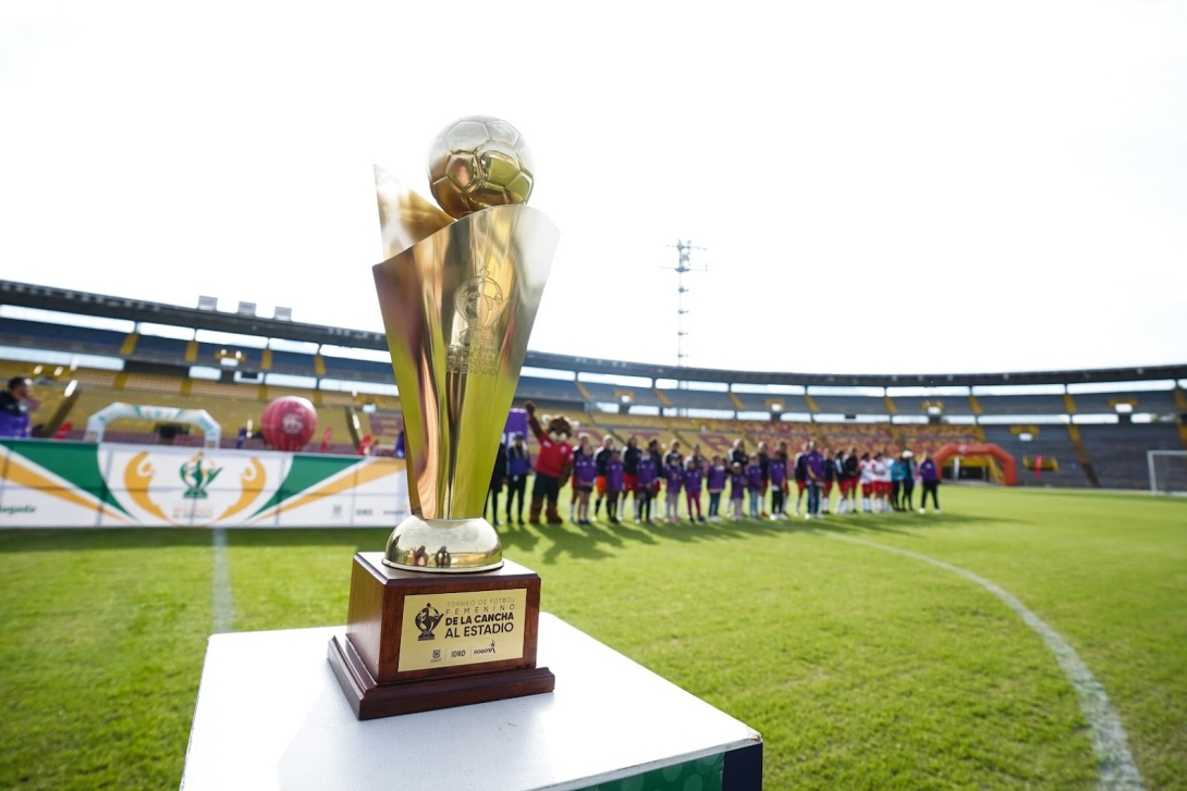 Copa torneo femenino en el estadio El Campín