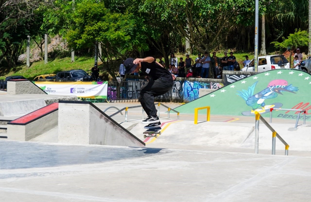 Jhancarlos González, ganador de la medalla de oro en skateboarding, modalidad street.