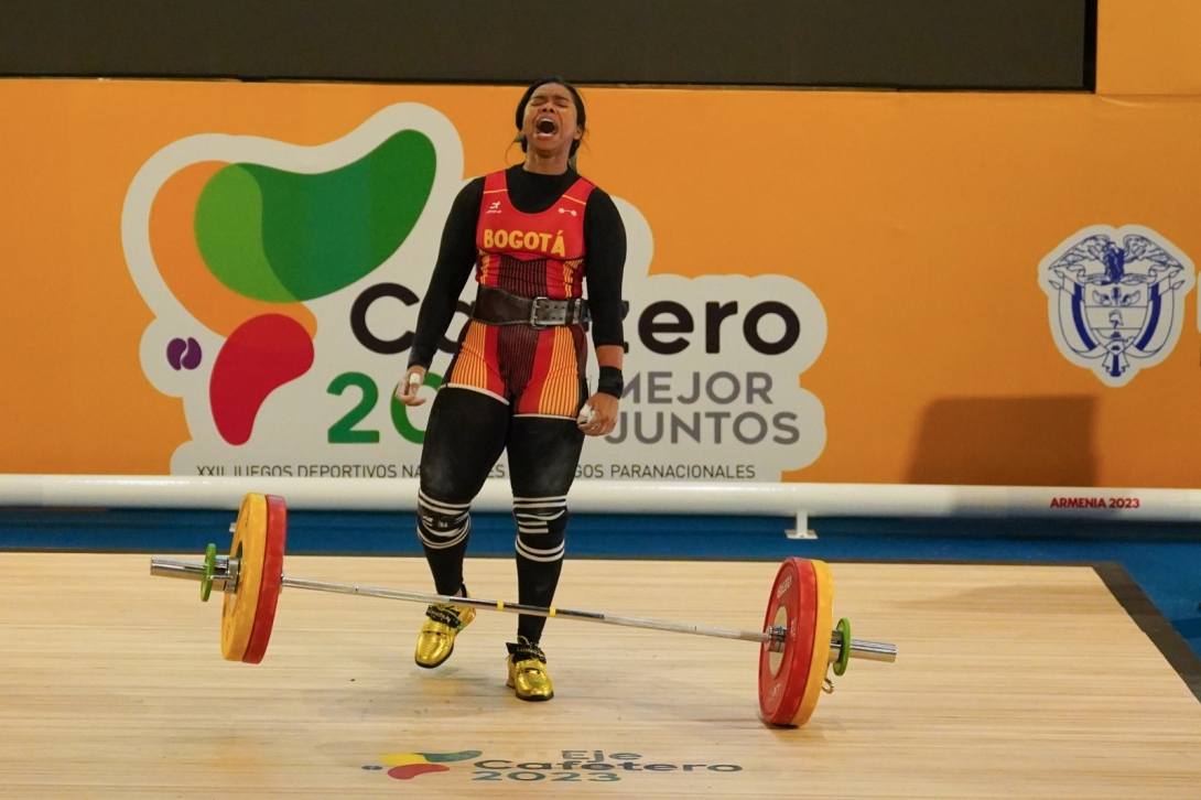 Leidy Solís consiguió tres medallas en levantamiento de pesas categoría 81k.