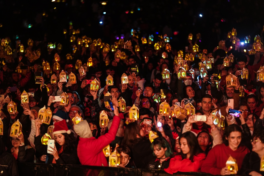 Noche de velitas en el parque Simón Bolívar
