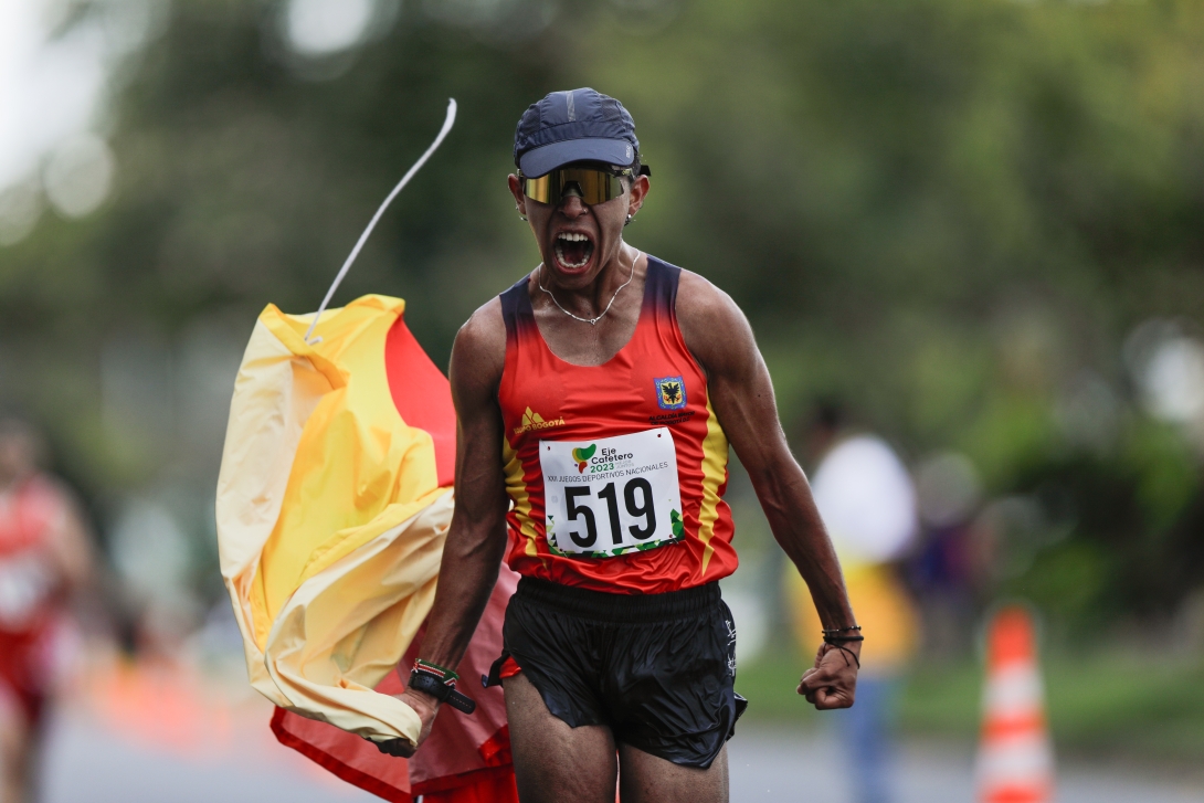 Mateo Romero ganando en los Juegos Nacionales. Es la nueva figura de la marcha colombiana. Foto IDRD.