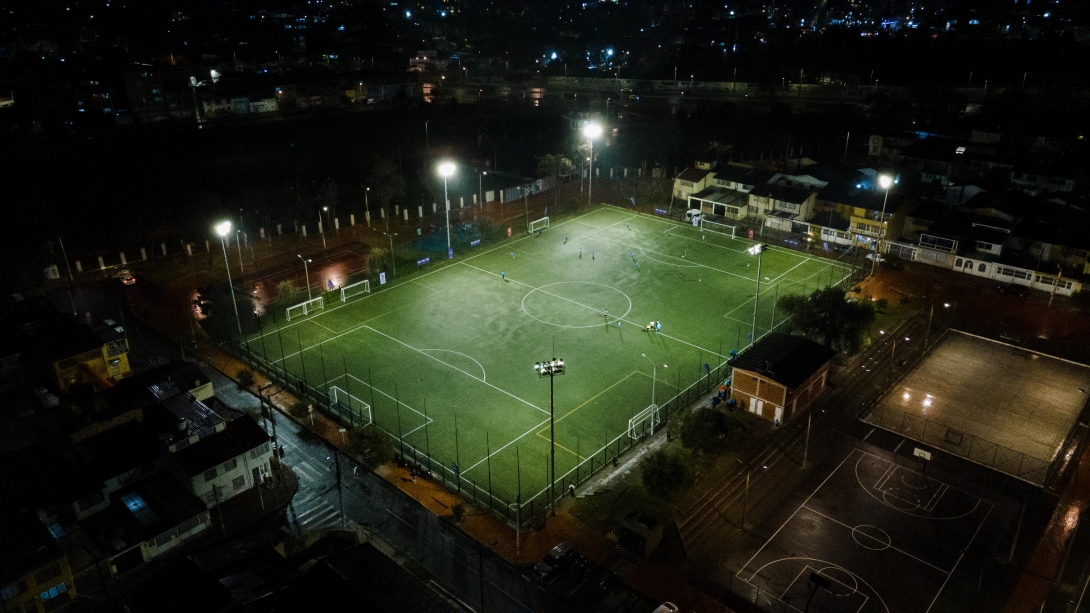 Sistema de Iluminación en Cancha del Parque Villa Mayor