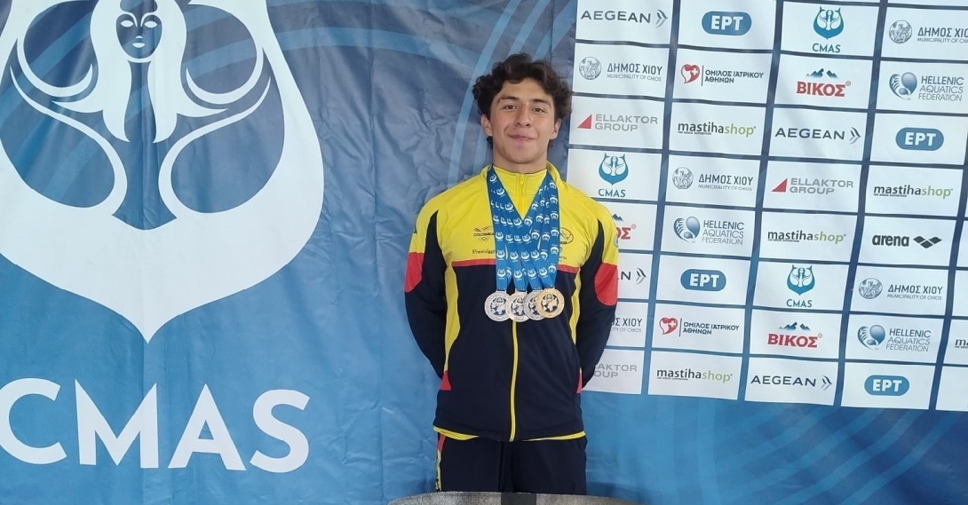 El deportista bogotano samuel Sosa fue el mejor de Colombia en el Campeonato Mundial Juvenil de Natación con Aletas, con una medalla de oro y tres de plata. Foto cortesía FEDECAS. 