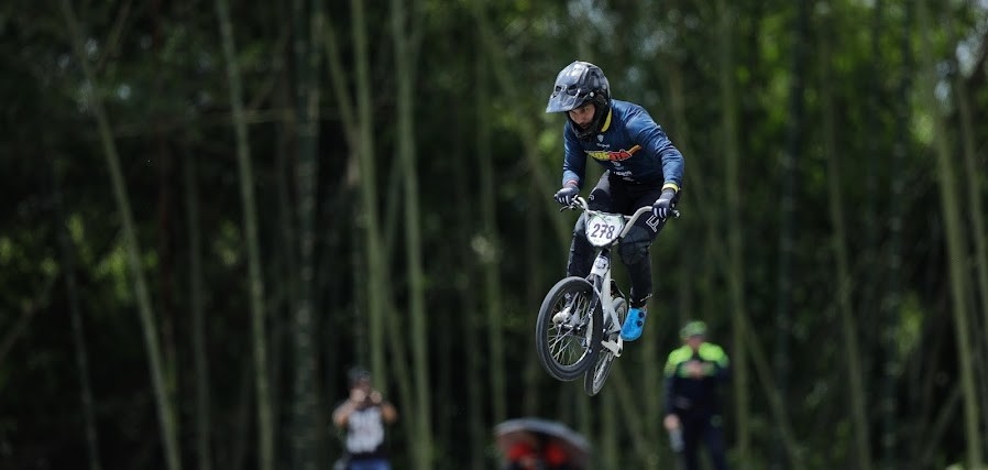 Carlos Ramírez es protagonista del final de la Copa Nacional de BMX Racing en Bogotá. Foto IDRD.