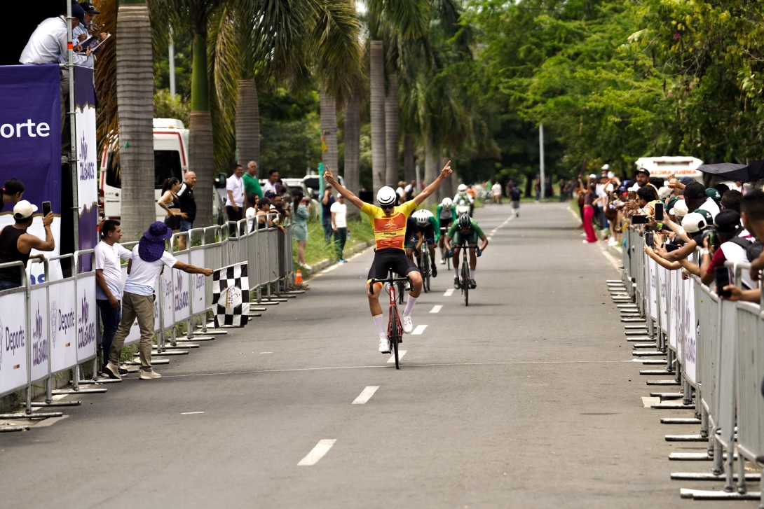 Bogotá celebra un nuevo oro en el ciclismo de ruta con Bryan Aristizábal en la prueba de ruta. (Foto prensa delegación Bogotá)