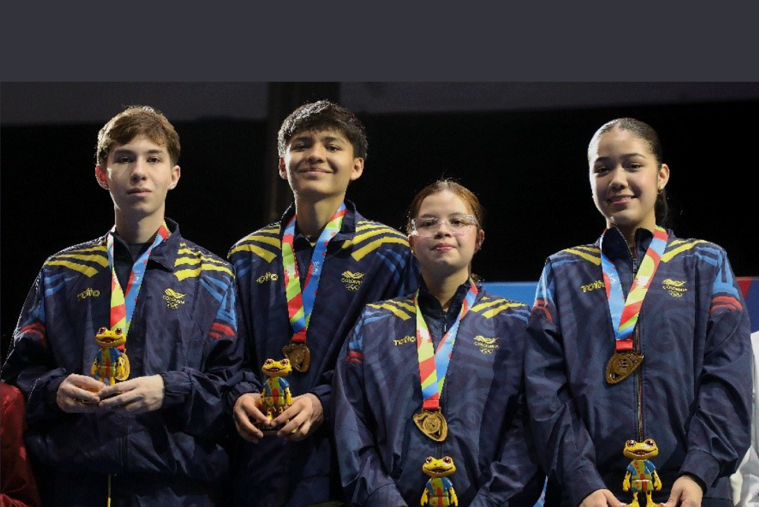 Selección Colombia campeona por equipos en tenis de mesa. Aparecen (izq. a der.) Sebastián Bedoya, el bogotano Rafael Quintero -quien hizo el punto decisivo), Ana Gómez y Mariana Rodríguez. Foto cortesía COC. 