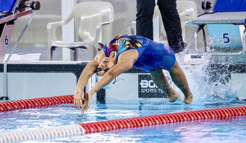 Jasmín Pistelli abrió su participación en los Juegos Suramericanos con cuarto lugar en 50 mts espalda, pero luego remató magistralmente el relevo 4x200 mts libres femenino, para asegurar la medalla de plata. Foto cortesía COC.